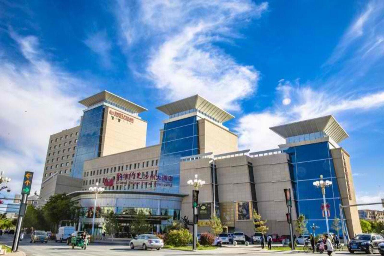 Grand Soluxe Hotel Dunhuang Exterior photo