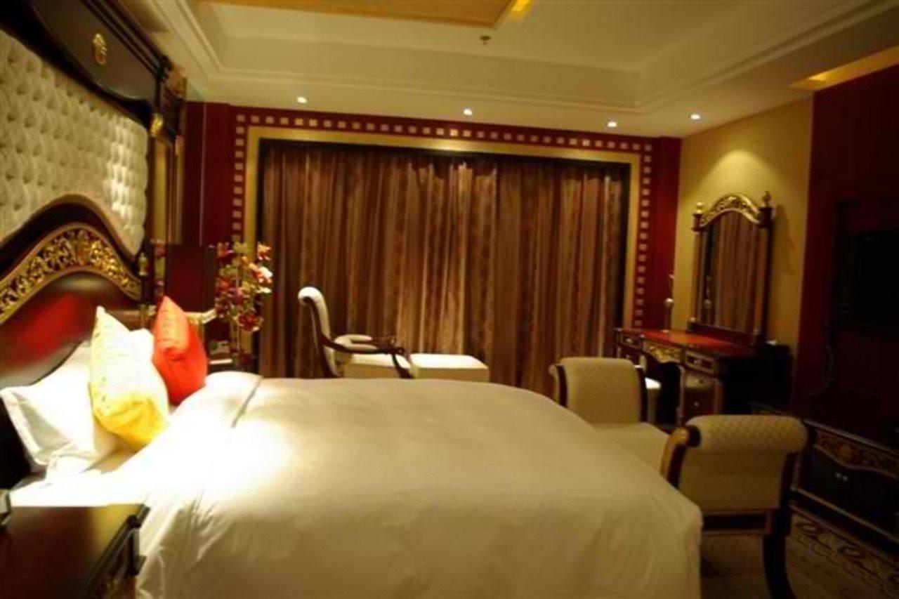 Grand Soluxe Hotel Dunhuang Exterior photo