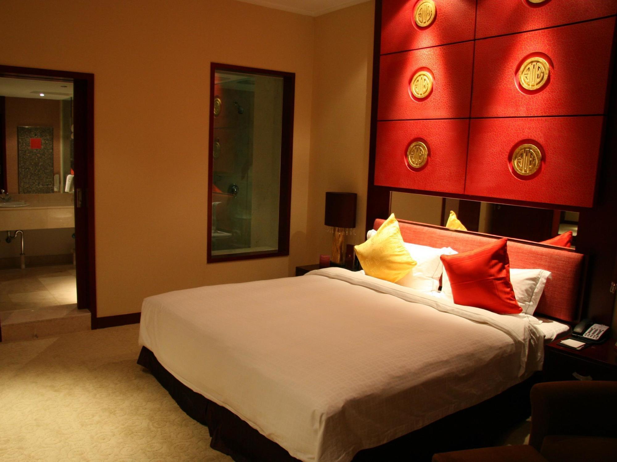 Grand Soluxe Hotel Dunhuang Exterior photo